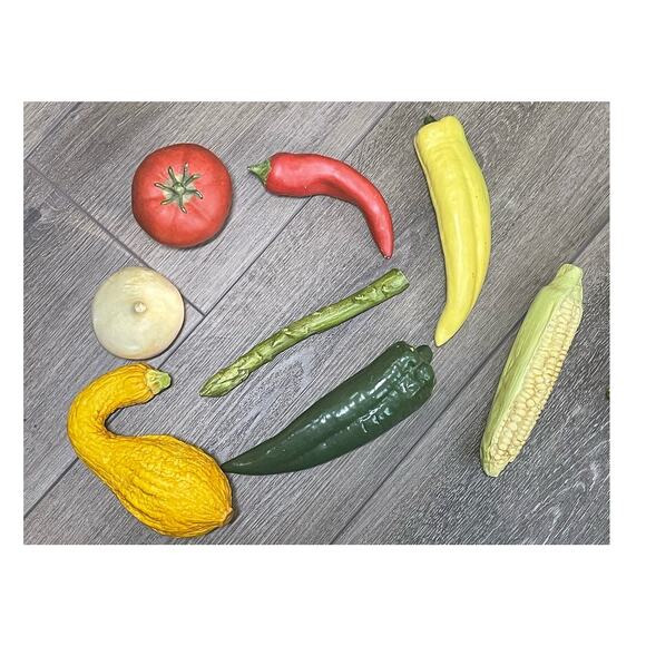 Lot 10 MCM Vtg Ceramic Paper Mache VEGETABLES Faux Food Tomato‎ Pepper Corn - Picture 2 of 3